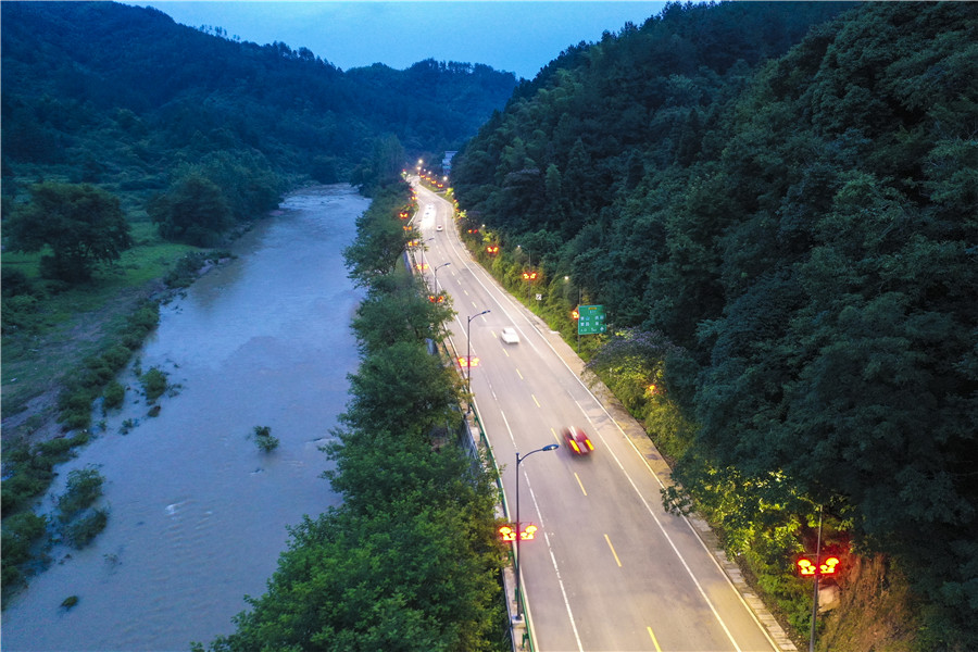 “美丽公路”建设显成效。