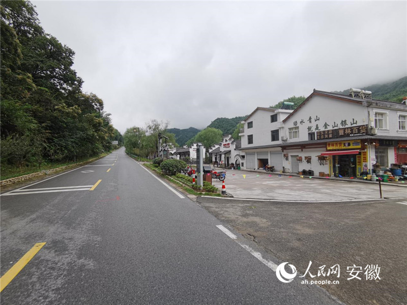 大別山旅游風景道為宋家河村產業振興開了“綠燈”。人民網記者 胡雨鬆攝