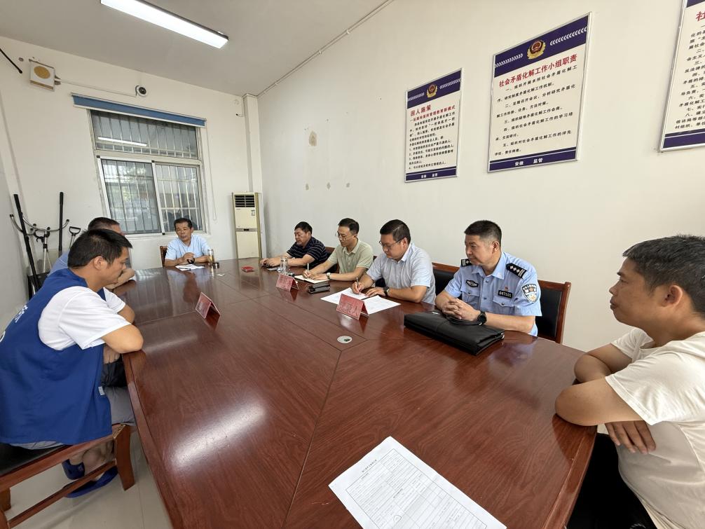 泗縣綜治中心組織公安局、法院、司法局及人民調解員成功調解人身損害賠償糾紛。泗縣中心供圖