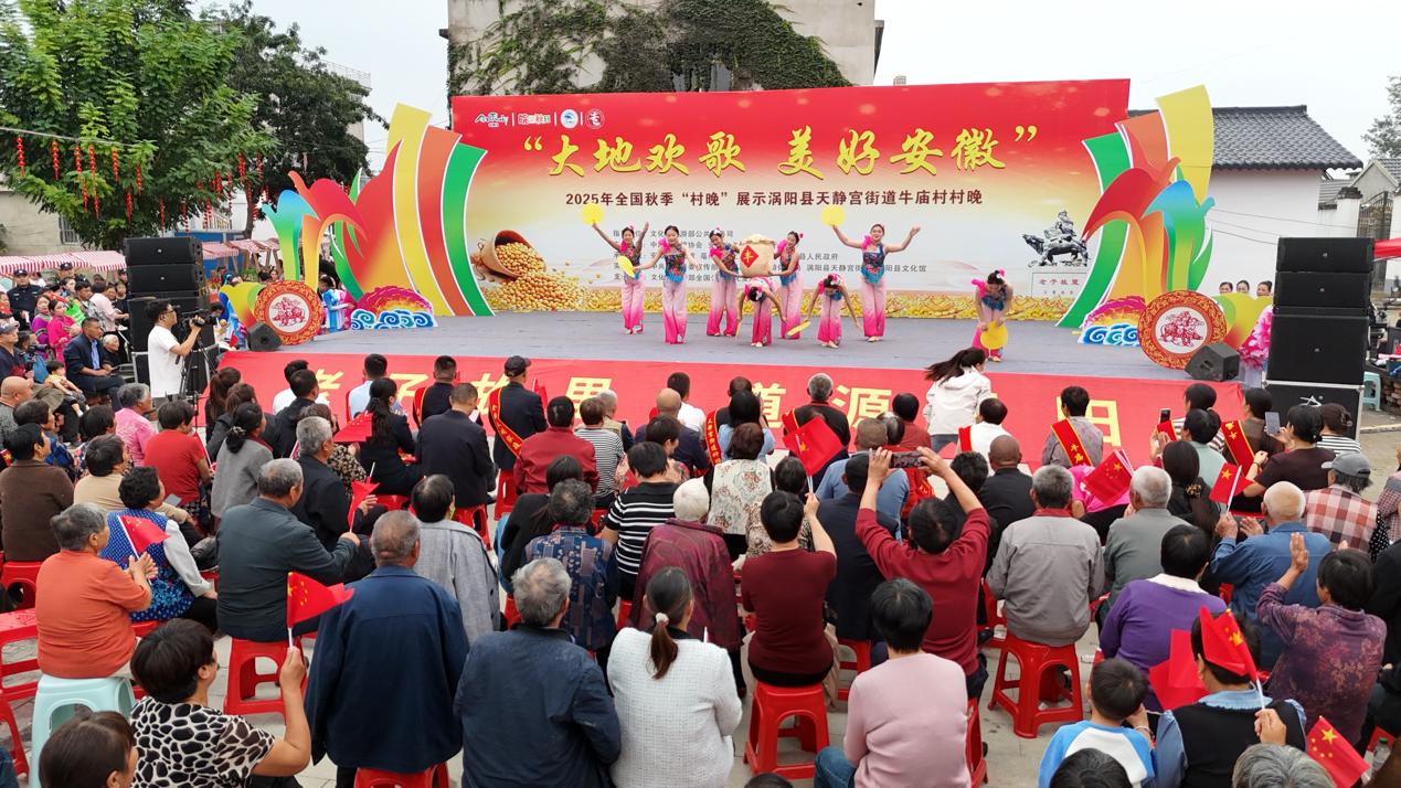 活动演出现场。剧赛鹏摄