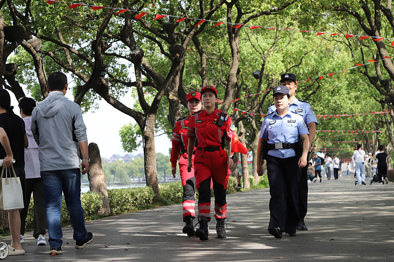 景區中的巡邏隊。銅官公安分局供圖