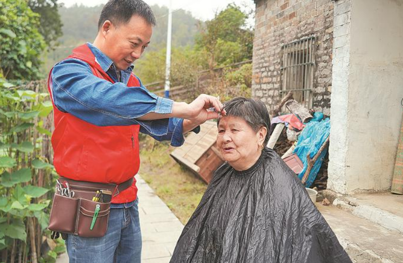 “十五之约”暖心守护乡村老人。