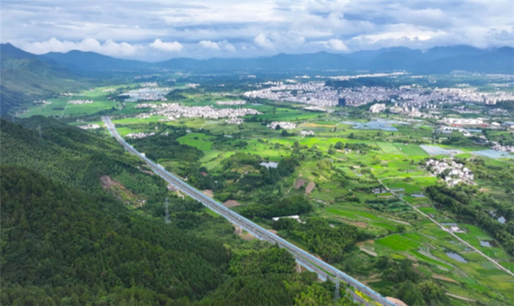 G530黄山市黟县县城至休宁东亭改建工程（黟县县城段）项目。