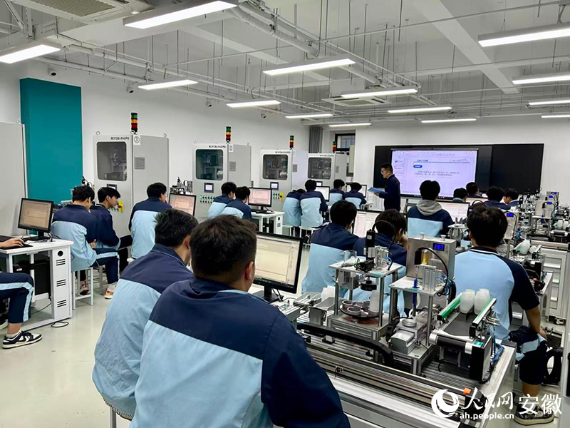 阜陽技師學院內，學生正在上課。人民網記者 高飛躍攝