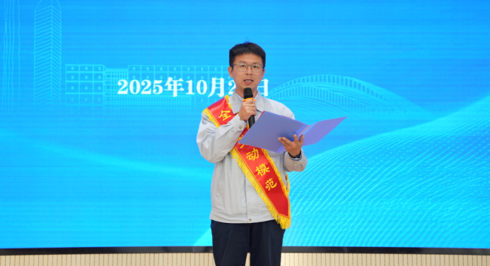 全國勞動模范張楊發起尊老倡議。合肥水務集團供圖