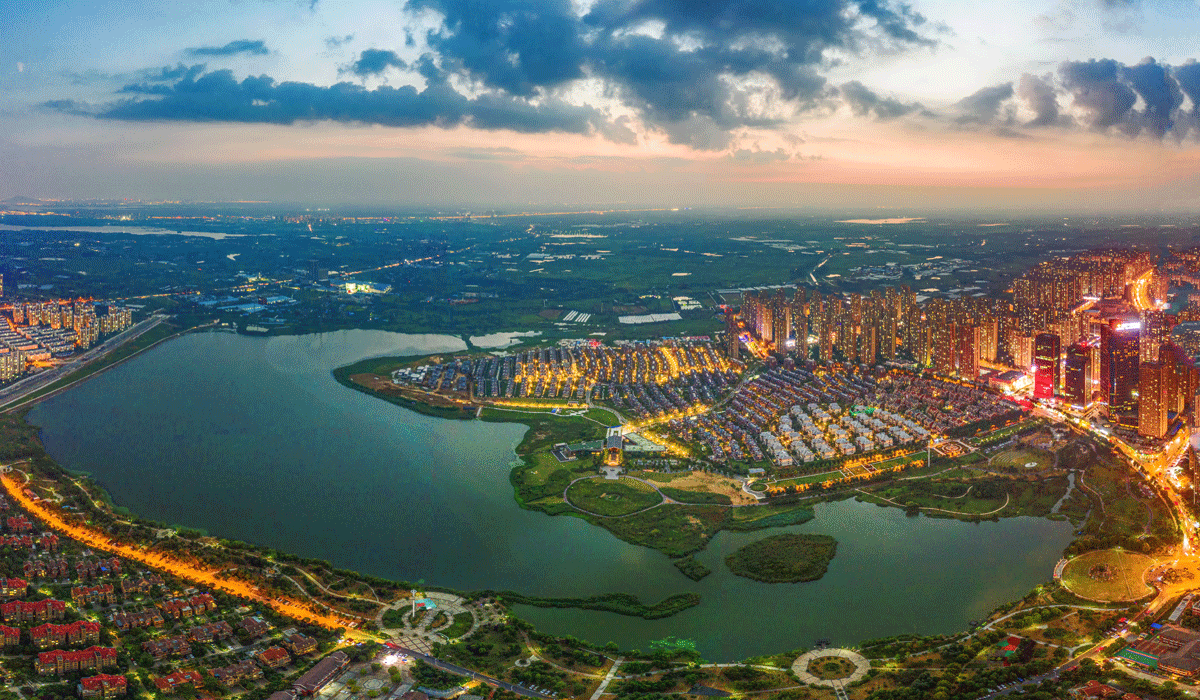 梅沖湖夜景。周杰 攝