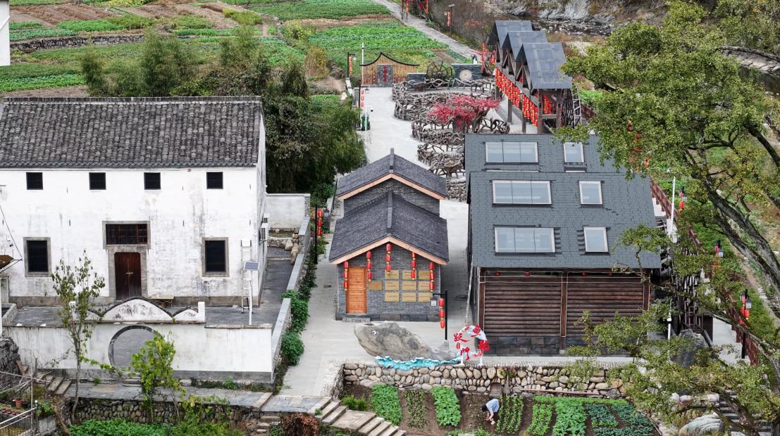 俯瞰徽州區楊村鄉梅川村。