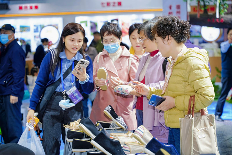 市民打卡和美鄉村成果展區。安徽省農業農村廳供圖