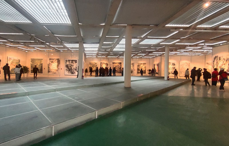 参观展览的游客络绎不绝。泾县县委宣传部供图