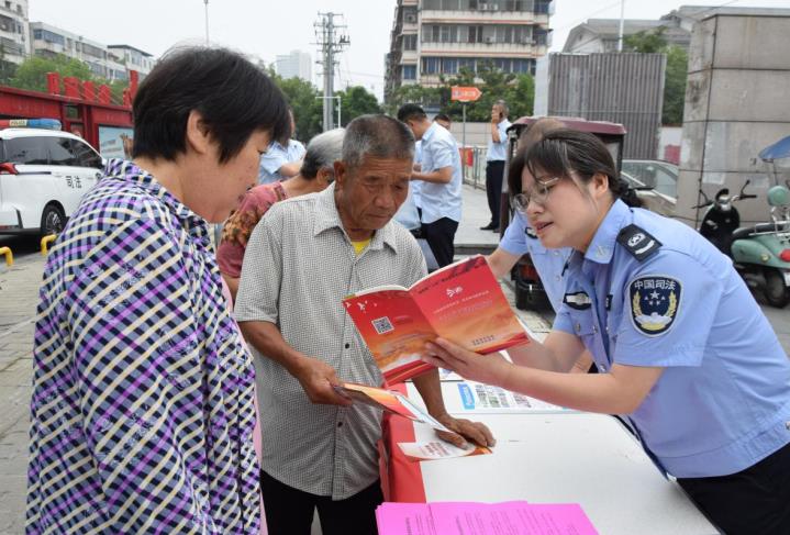 临泉县司法局开展普法宣传活动。齐磊供图