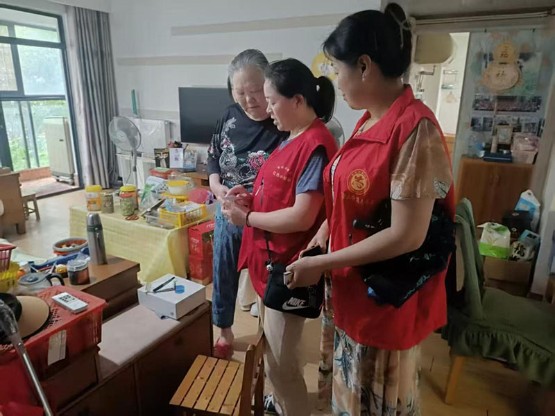 入戶走訪。