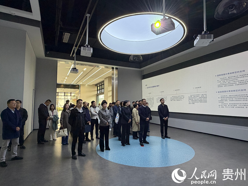 图一：11月11日，考察团实地调研贵安新区数据标注产业情况及贵安光谷智算产业园。 贵州省大数据局供图