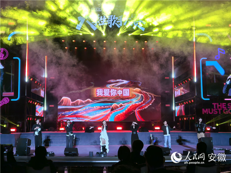 选手们共创舞台秀。人民网记者 汪瑞华摄