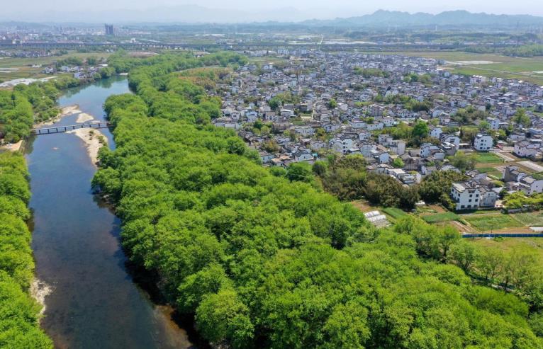 俯瞰西溪南鎮。施亞磊攝