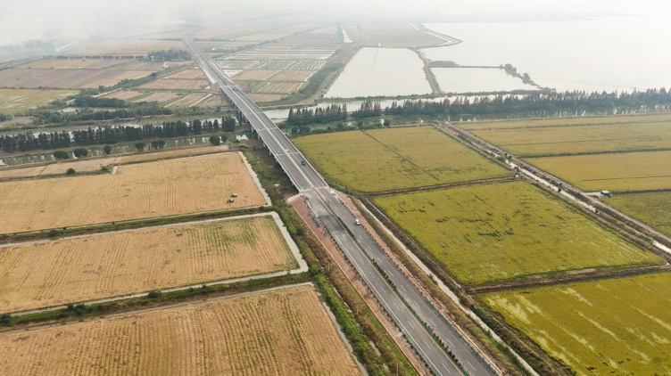 航拍G347一級公路改建工程(無為至普濟圩段)。