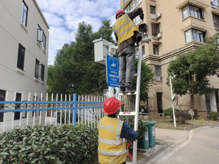 安徽移动网络建设者们在全力推进“雪亮工程”建设。