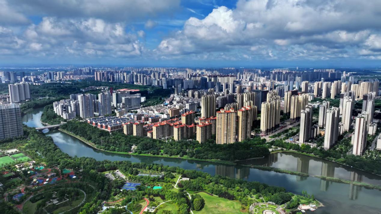 俯瞰六安市城區。岳陽攝