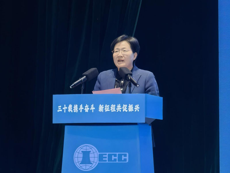 亳州市委书记秦凤玉讲话。