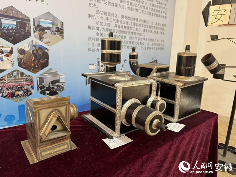 盛云亮制作的焊接作品。人民网记者 胡雨松摄