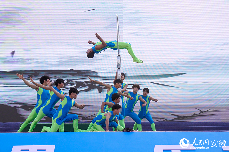 杂技表演。人民网记者 陈若天摄
