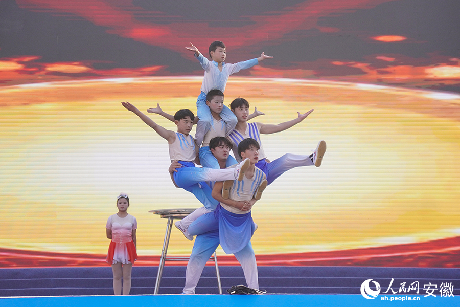 杂技表演。人民网记者 陈若天摄