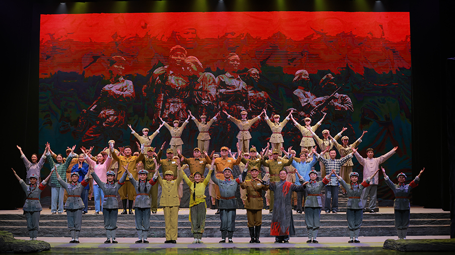 六安原创红色民歌剧《大别山之恋》在上海群众艺术馆圆满落幕。六安市文化馆供图