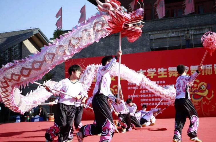 安徽省大学生舞龙舞狮锦标赛在撮街举办。