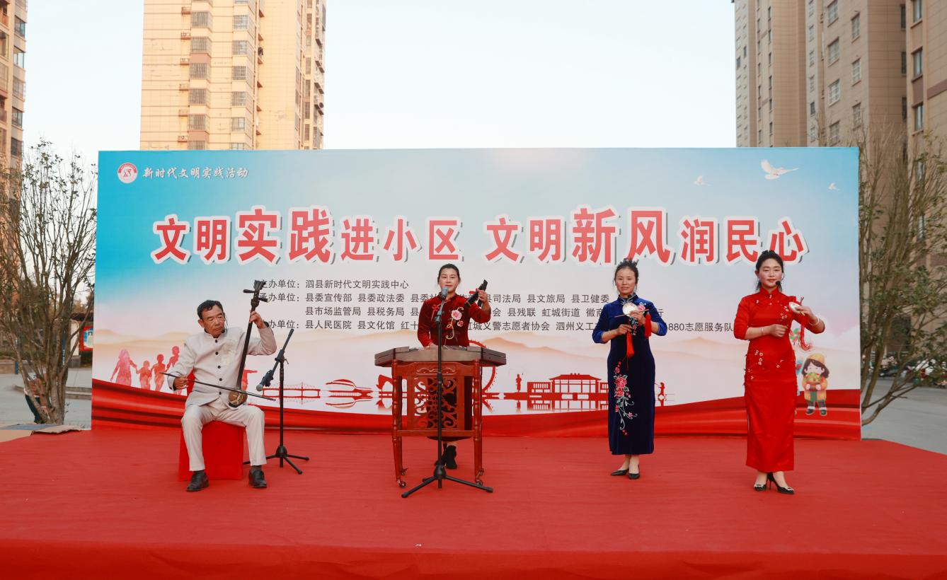 曲藝表演《六尺巷》,引來現場群眾陣陣掌聲。吳天元攝