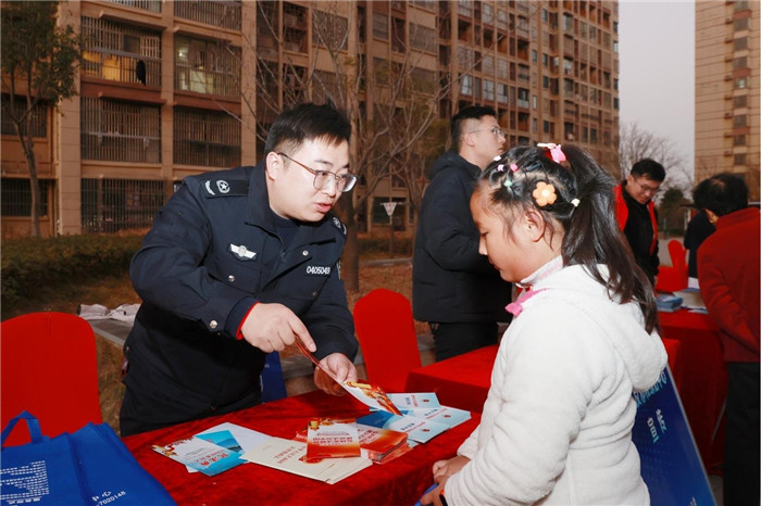 現場普法宣傳。吳天元攝