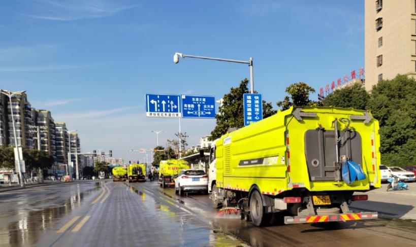 洗扫车。
