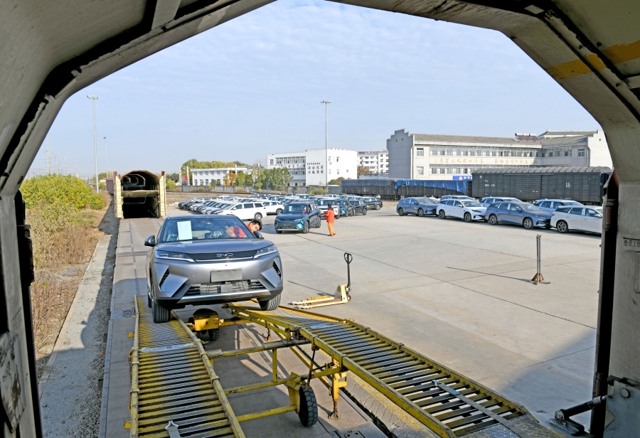 “鐵海聯運”助力新能源汽車海外銷售【3】