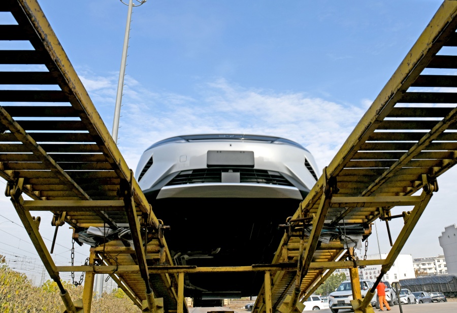 “铁海联运”助力新能源汽车海外销售