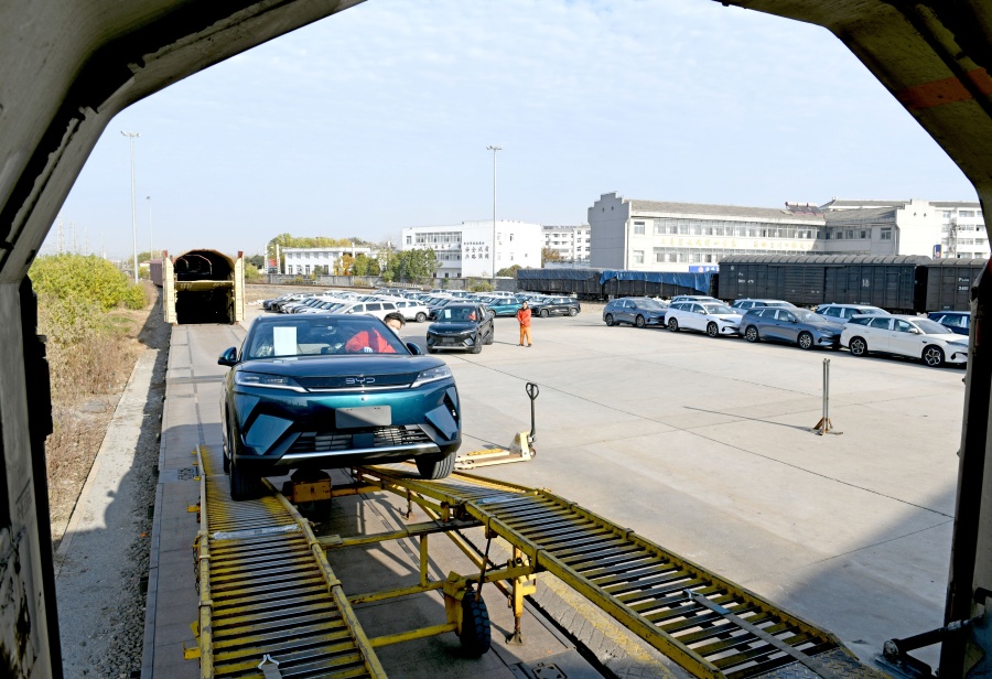 “鐵海聯運”助力新能源汽車海外銷售【6】