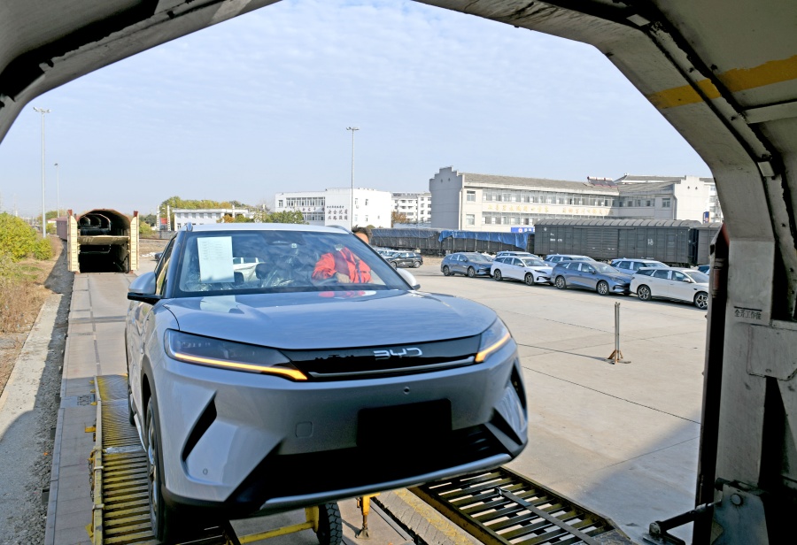 “鐵海聯運”助力新能源汽車海外銷售【9】