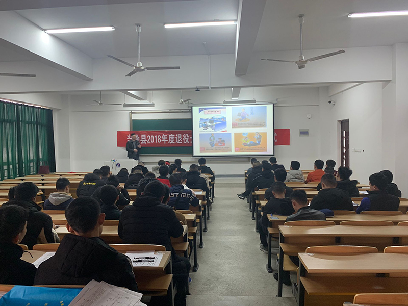 李凤麒正在上课。受访者供图