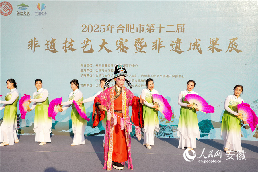 庐剧表演。人民网记者 王锐摄