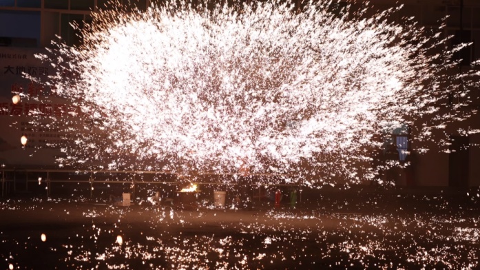 “打铁花”表演。郎溪县融媒体中心供图