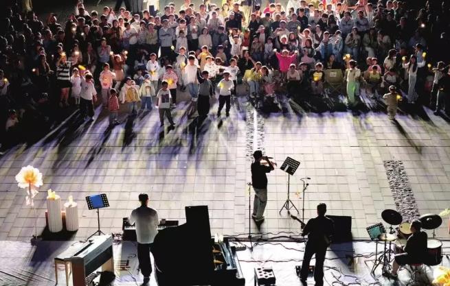 “一城暖阳”城市音乐会。王彪摄