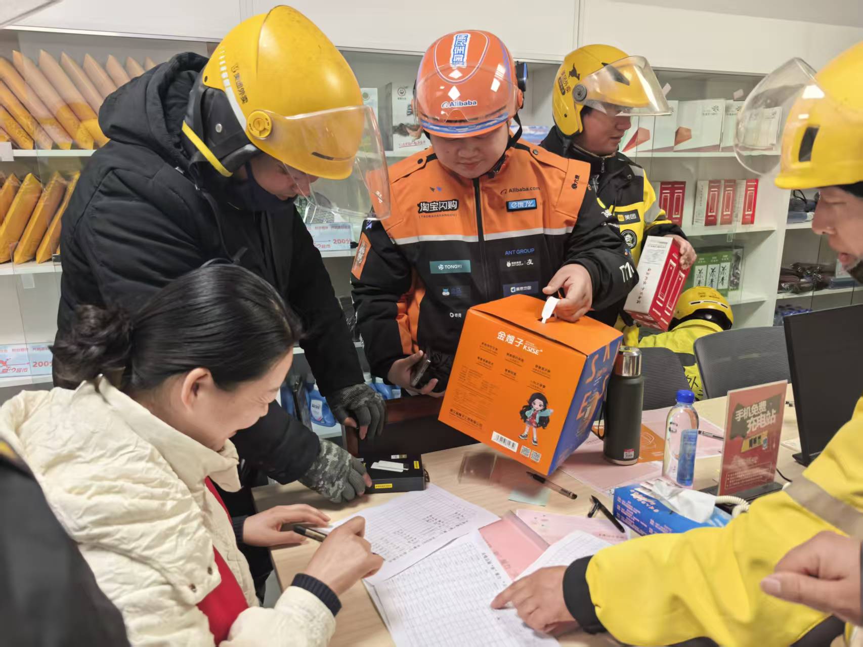 积分兑换活动现场。李凤摄