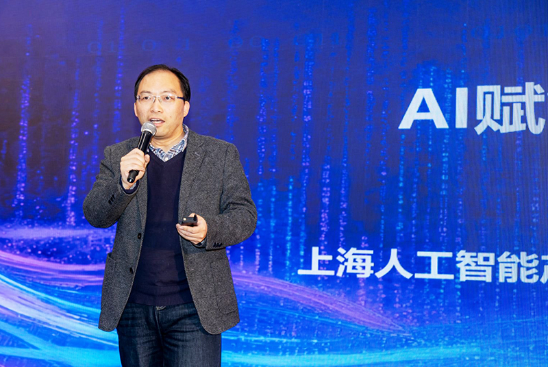 工信部國家人工智能標准總體組專家委員、上海人工智能產業研究院院長朱兆穎演講。