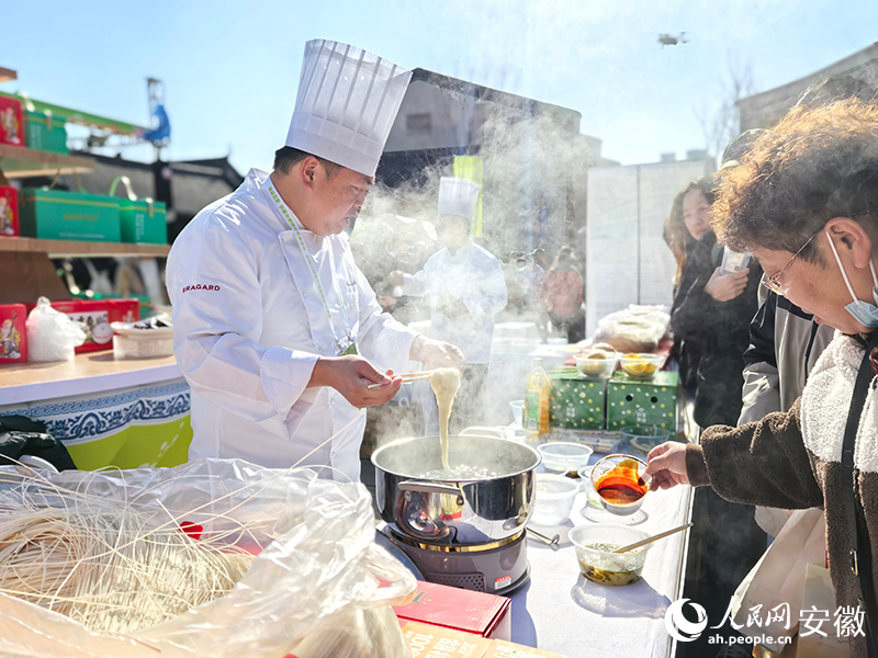 常山貢面現煮現撈。人民網記者 汪瑞華攝