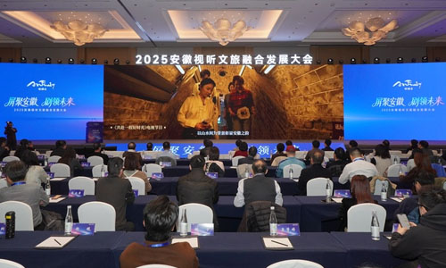 当微短剧《铁拳无敌杨芊芊》上线即引爆全网，黄山旅游搜索热度随之上升460%；当电视剧《六姊妹》持续热播，超过115万人次走进淮南取景地打卡体验……