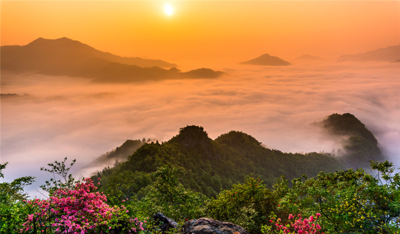 屋脊山的雲海日出。
