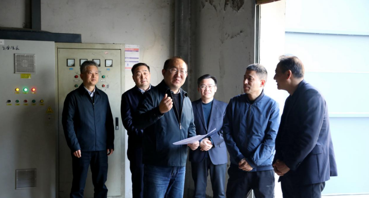 合燃华润燃气技术人员介绍项目详情。合燃华润燃气供图