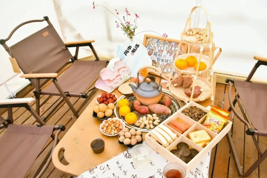 美上心田·藝術家村圍爐煮茶。