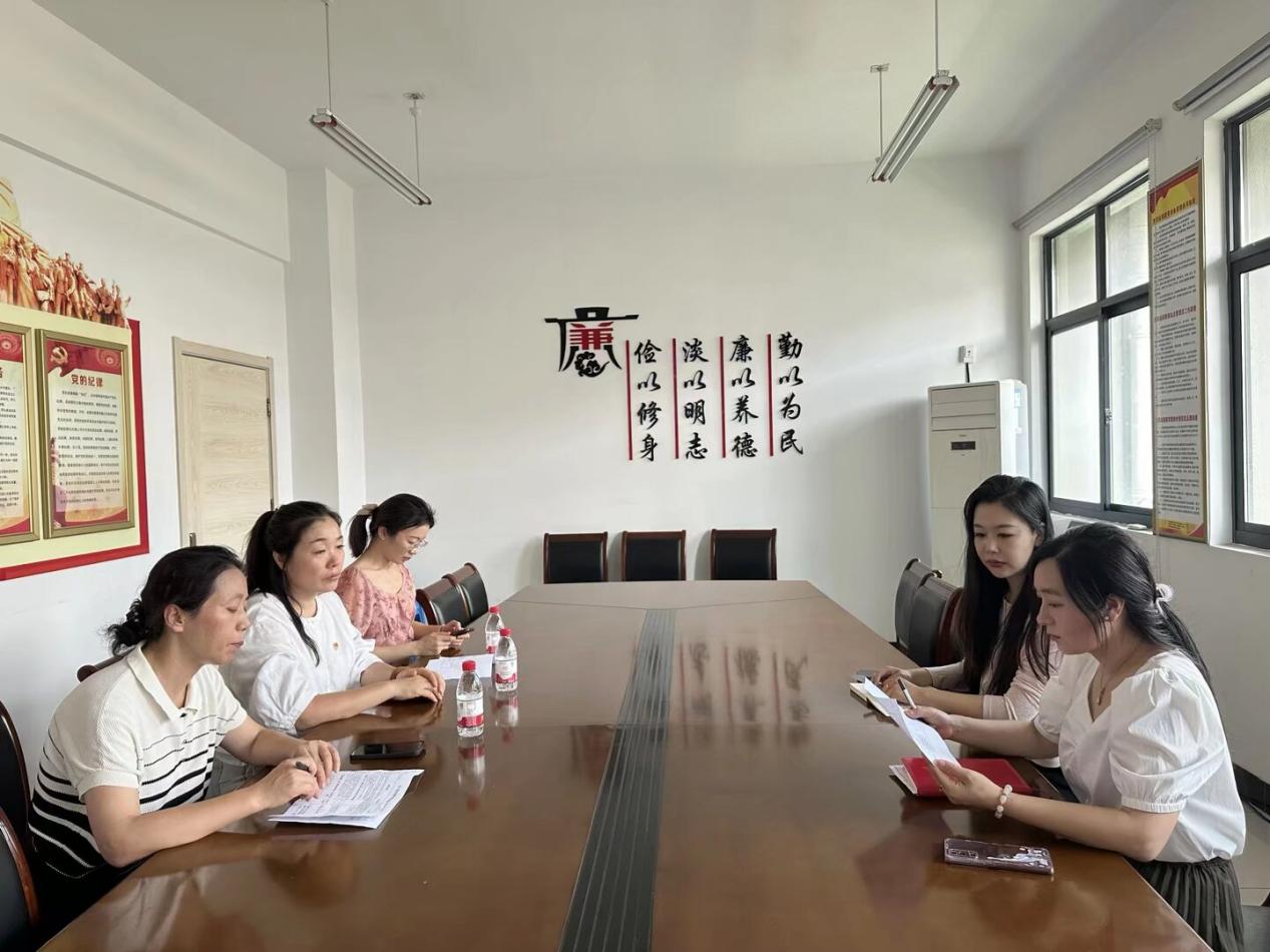 校社联动协商无名路事宜。