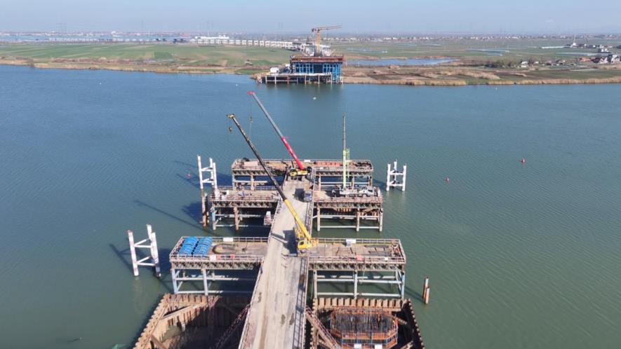 淮南淮河大桥施工现场。张传金摄