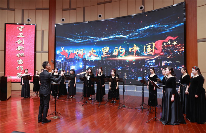 《燈火裡的中國》演唱現場。吳天元攝