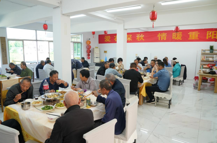 老人在頤養中心。