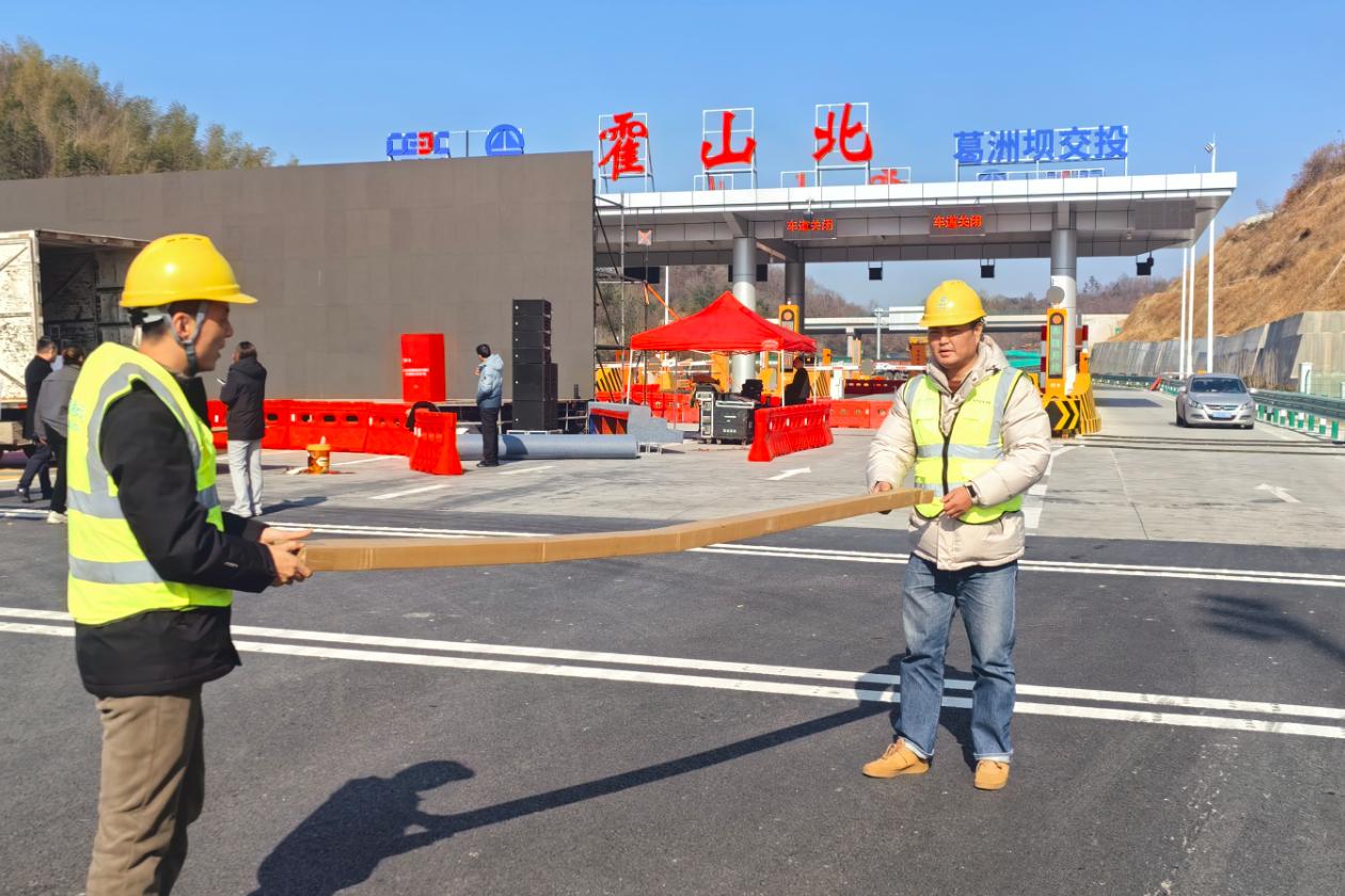 安徽移动工程师在交通枢纽开展网络保障工作